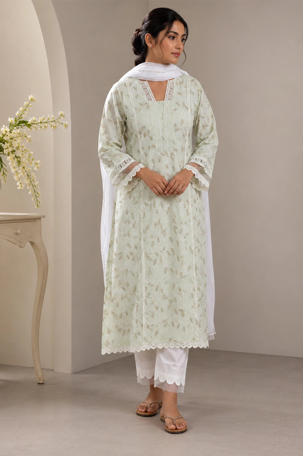 Showstopper Evelyn Kurti 0726 000571